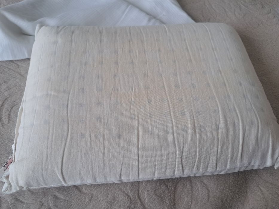 2 бр. възглавници за бебе - височина 3 см и 7 см.