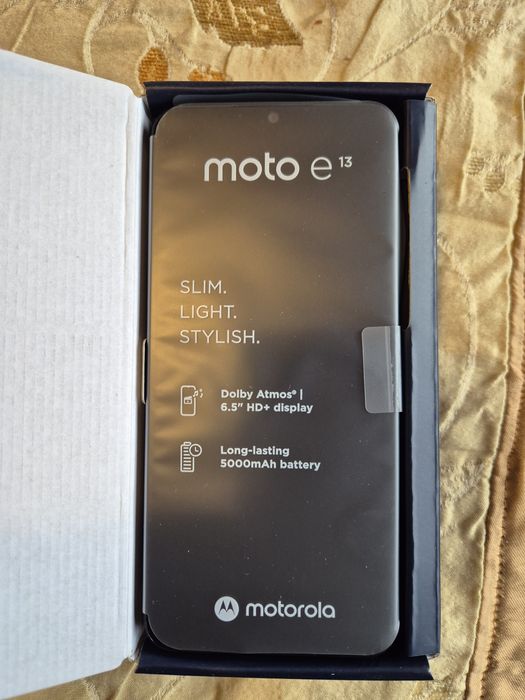 Телефон Motorola e13