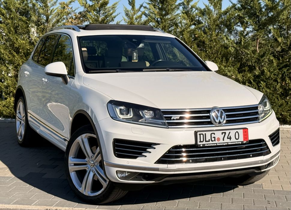 Volkswagen Touareg R-Line  • 2016 •3.0 TDI • Full • Panoramic • Perne •Distronic • Lane/side/front assist •Keyless •Lumini ambientale • Camere 360 •