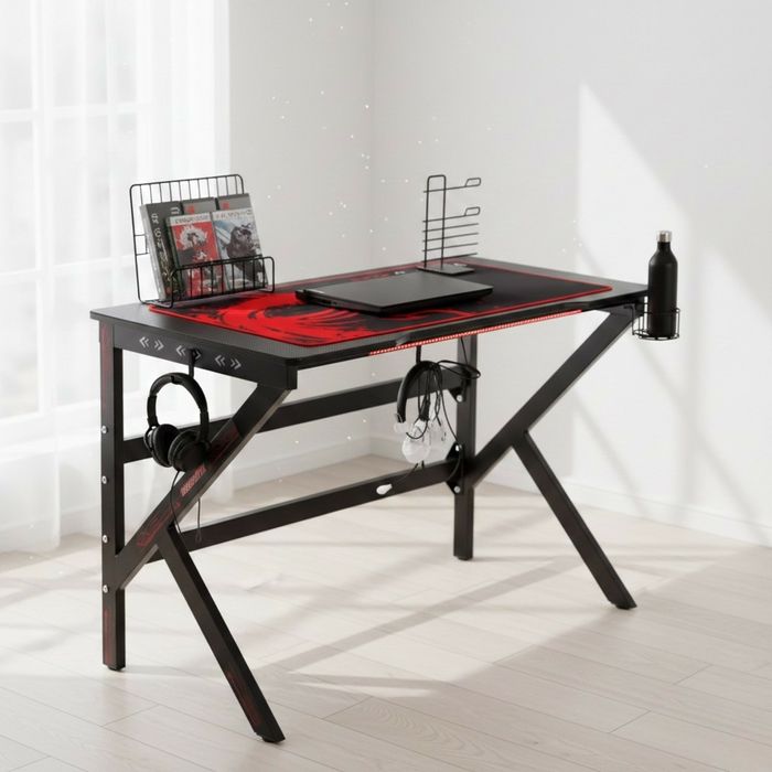 Геймърско компютърно бюро с RGB LED осветление