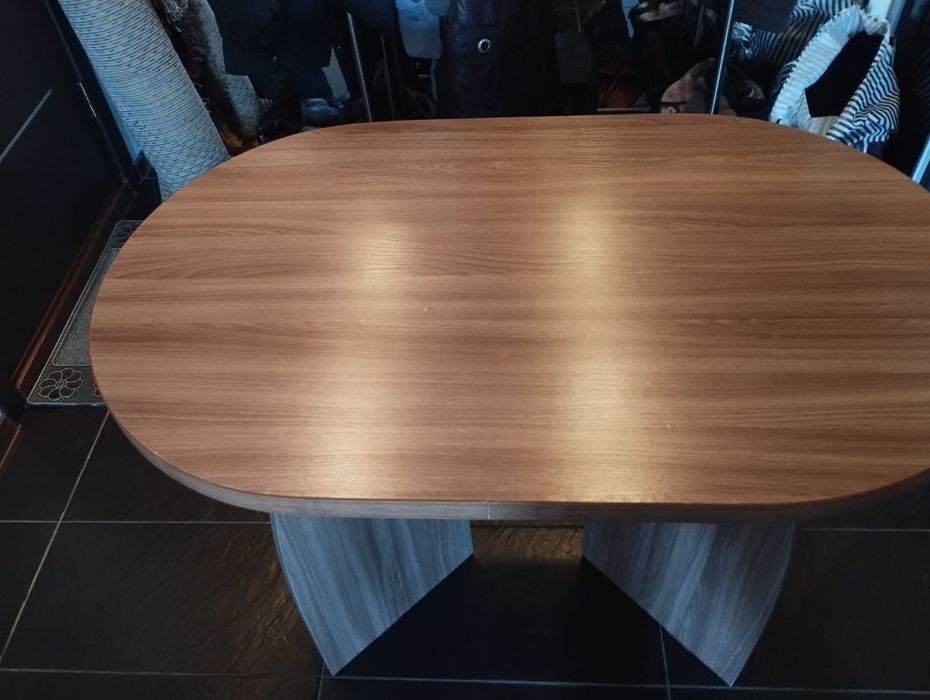 Деревянный стол хороший