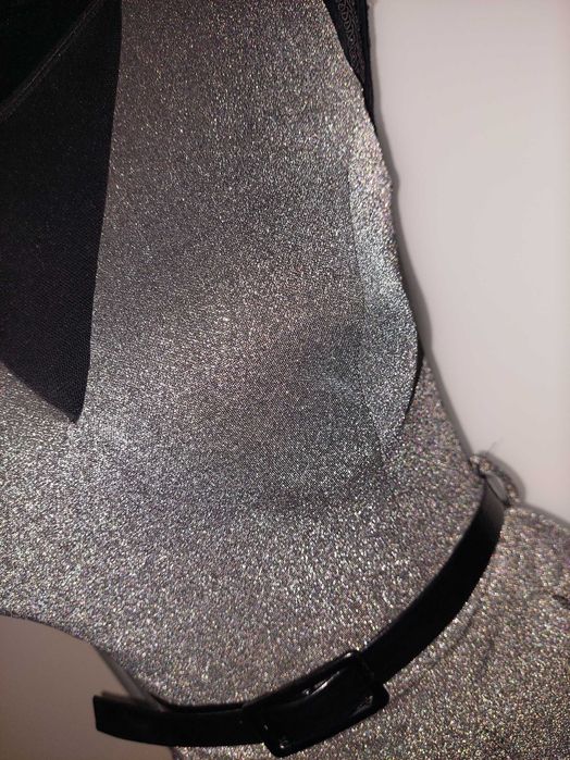 Rochie strălucitoare lurex, in clos cu decolteu in V