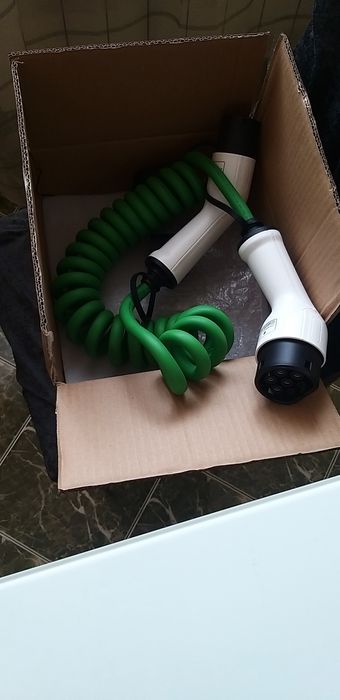 Кабел за електромобил