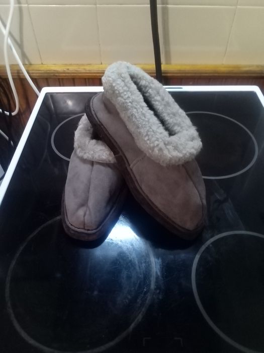 Домашни кожени пантофи