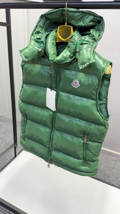 Мъжки елеци Moncler