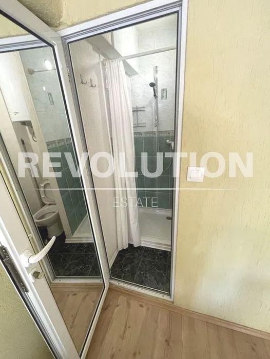 Дава се под наем Едностаен апартамент в Варна, Левски - 17 кв.м за 225 € - Снимка #4