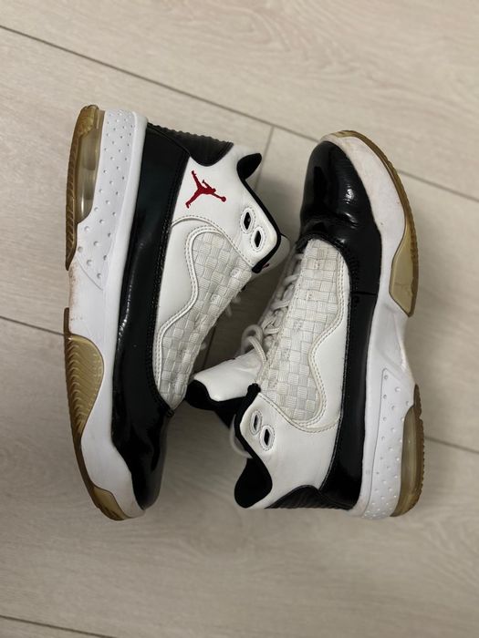 Adidasi Jordan stare buna