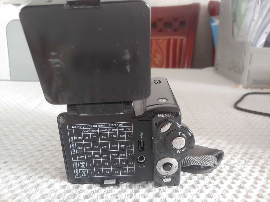 Продам видеокамеру DV7000