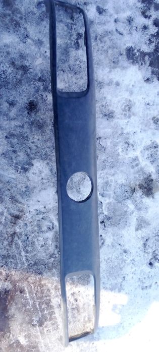 Продам решетку радиатора на пассатб3