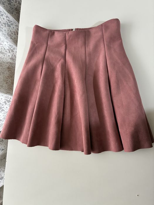 Дамска пола от велур  цвят прпел от рози за момиче с размер XS