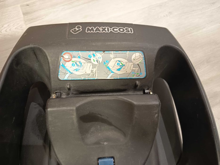 Столче за кола Maxi-Cosi CabrioFix с база EasyBase 2