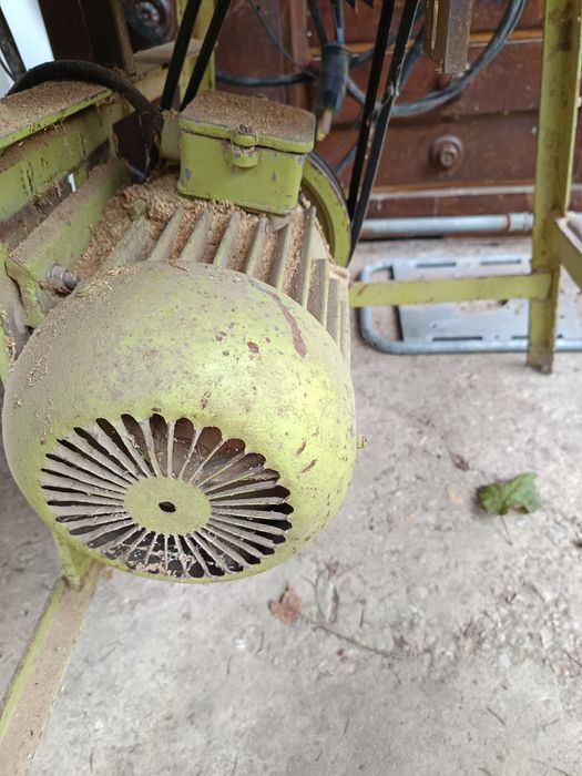 Продавам циркуляр на трифазен ток работи перфектно