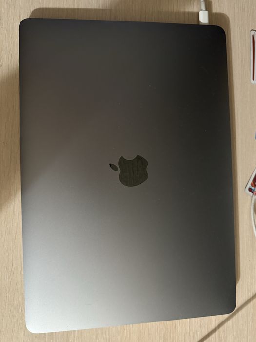 Продам macbook в иделаьном состоянии