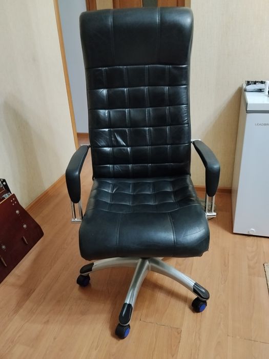 Продам кресло кожанное