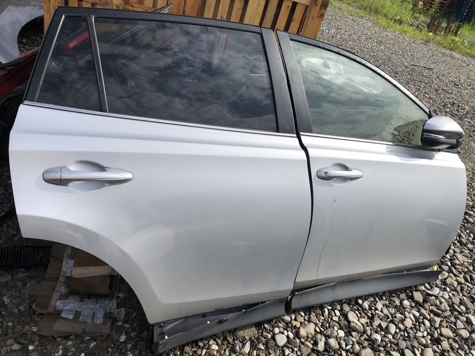 Usa dreapta fata/usa dreapta spate Toyota rav 4. 2013-2017. Oglinda