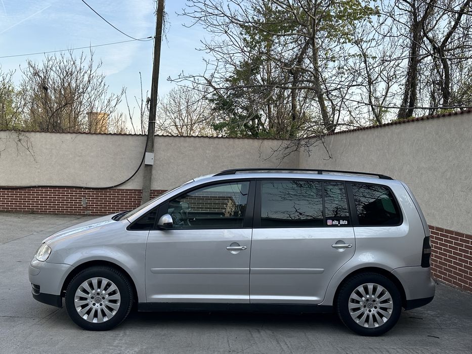Vw Touran,  Motor 2.0 TDI , An 2005 Acte valabile. Pret 1750 euro