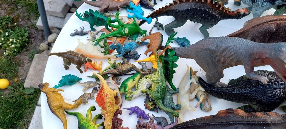 jucarii dinozauri