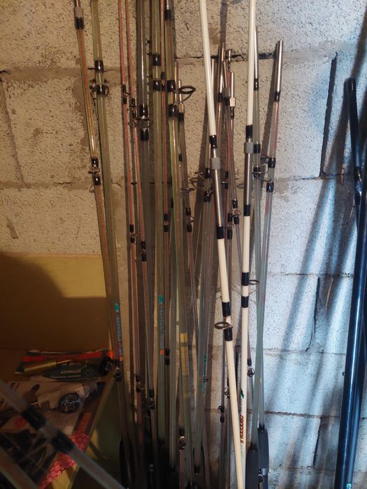 Спиннинги  заборе  готовые