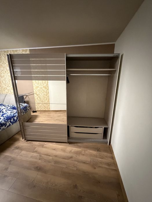 Гардероб с плъзгащи врати