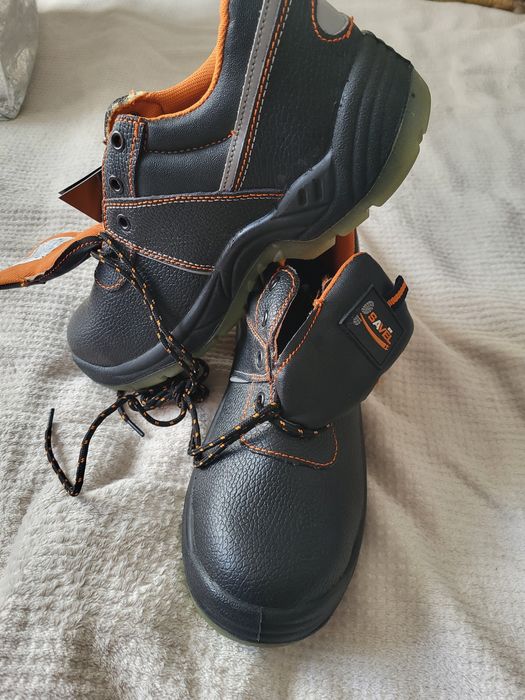 Продам спецобувь размер 43.