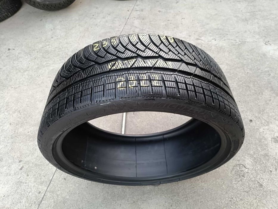 O anvelopa iarna 235 35 20 michelin pilot alpin PA4 cu 7,8 mm dot 2322