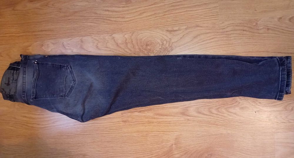 Vand 4 perechi de blugi Zara si H&M