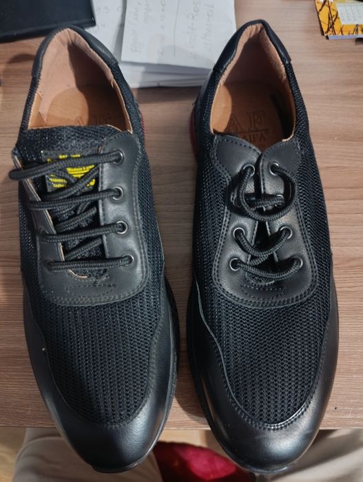 Продаю новые кроссовки