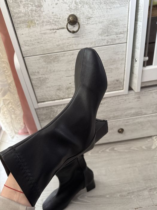 Боти на висок ток