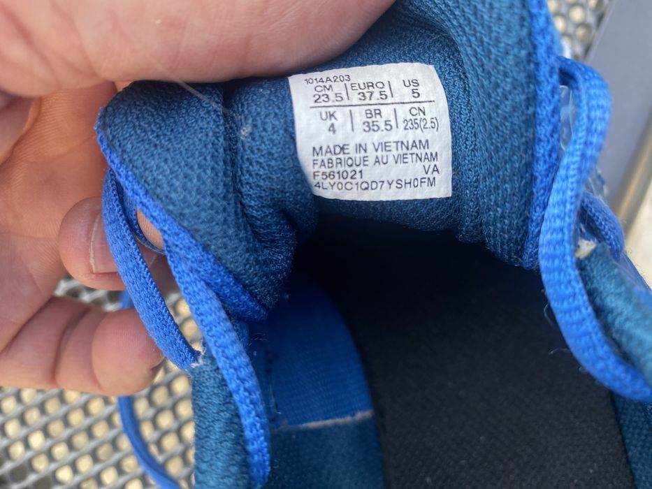 маратонки Asics номера 37,5 и 38см ,стелки 23,5см и 24см,като нови
