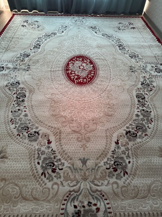 Красивый, турецкий ковер.