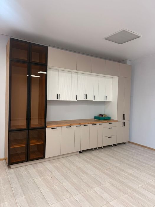 Продается кухня с витрины, состояние новое