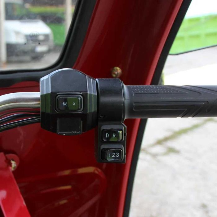 Електрическа карго триколка MAX MOTORS с покрив 2500W/ 60V/ 45Ah RED