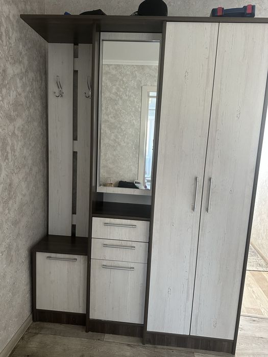 Продам прихожую шкаф