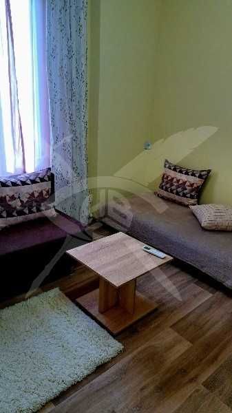 Дава се под наем етаж от къща в Център!  11690581