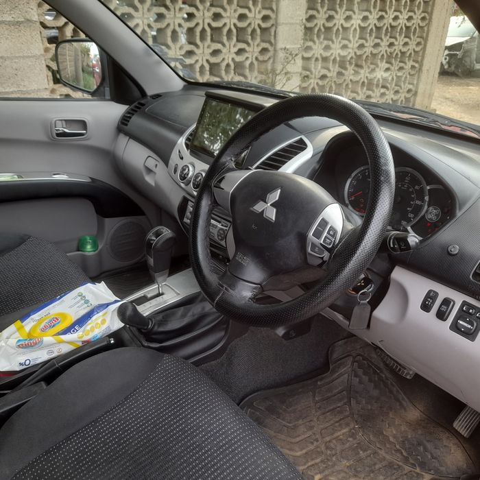 Mitsubishi l200 2.5 178к.с