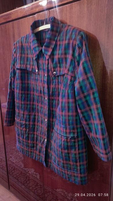 ПОДАРЯВАМ дамско манто/шлифер/яке за едра жена 160/80 кг.