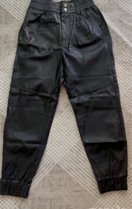 Кожен панталон Bershka