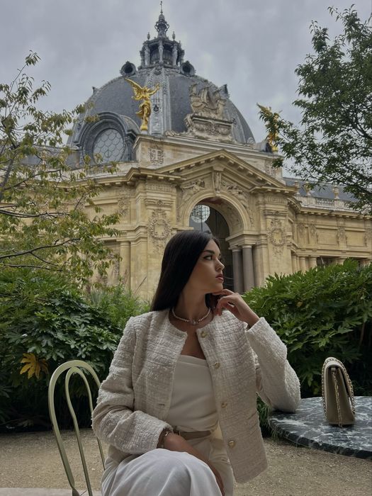 Бяло елегантно яке