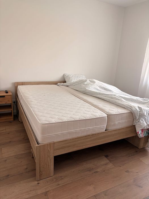 Pat matrimonial cu somiera și saltea
