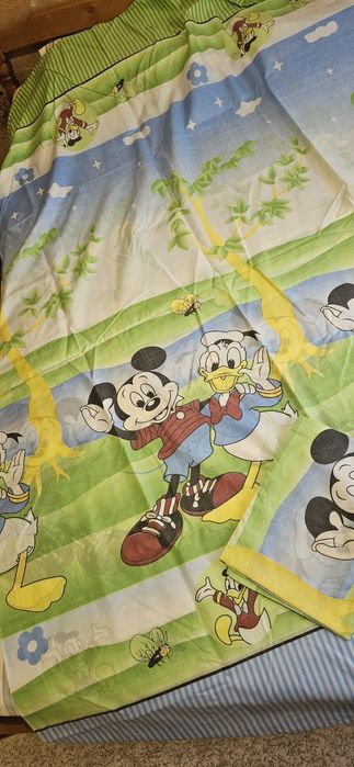 Единичен комплект чаршафи