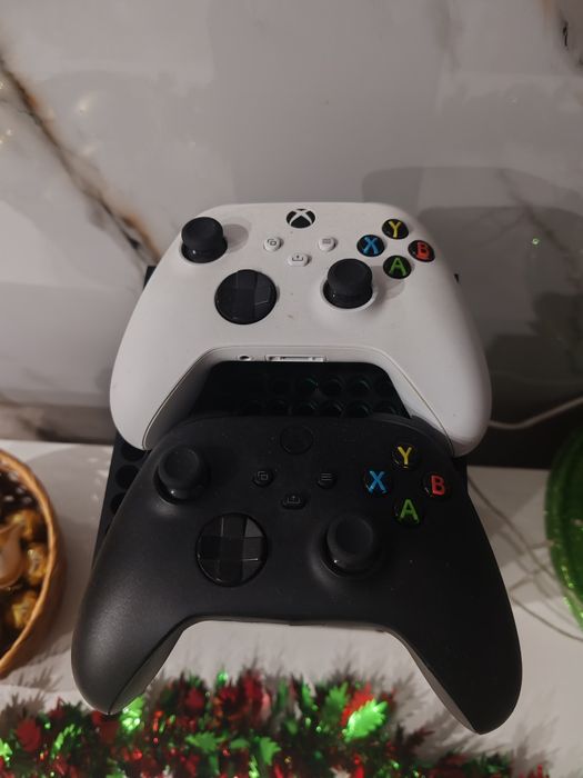 Продаю Xbox series X 1тб