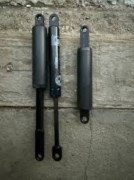 Амортизатор бардачка БМВ е 34