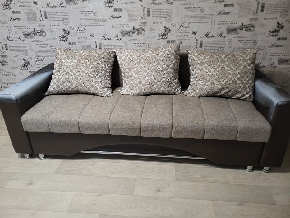 Продам диван б/у за 15000. Самовывоз