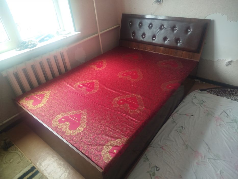 2х спальный диван сотилади