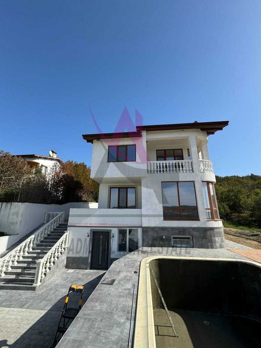 Продава се Къща в Варна, Левски - 300 кв.м за 1250 €/кв.м - Снимка #2