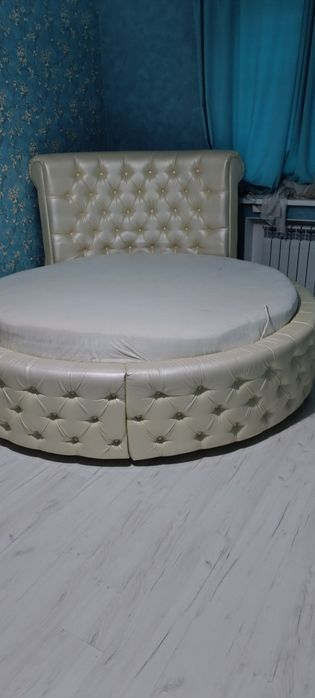 Диван спальный .