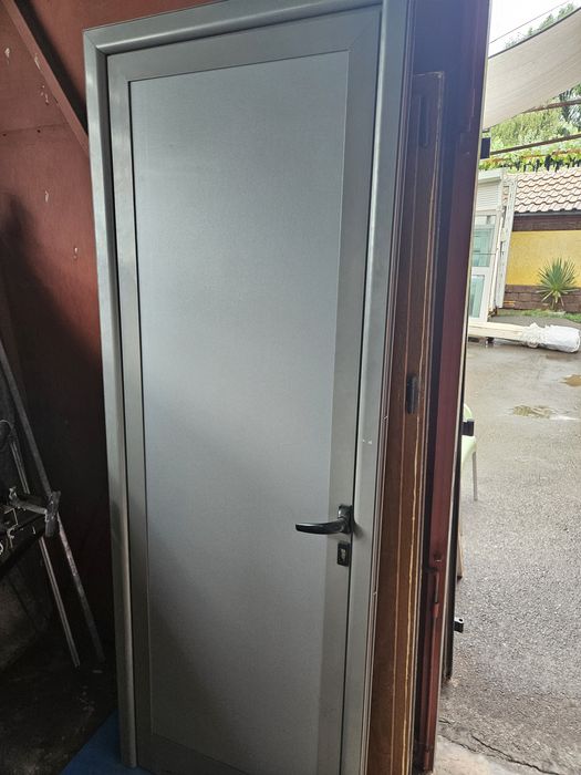 Входни врати пвц и алумин