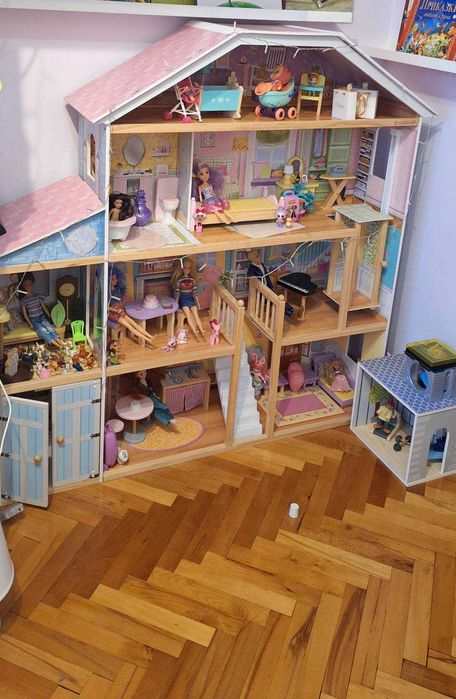 Детска дървена къща за кукли