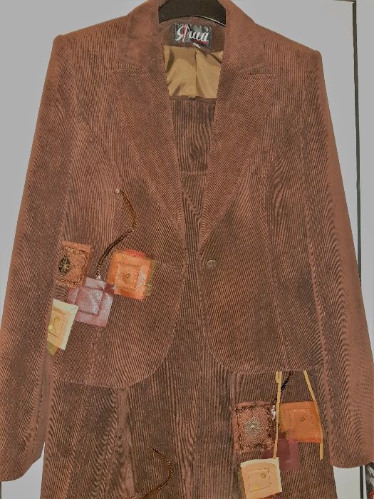 Разкошен Костюм Кадифе и декорации Цветна Кожа! НОВ! БГ № 44