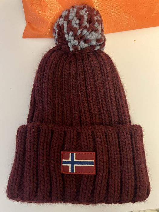 Оригинални каски Venum и зимни шапки/ раници